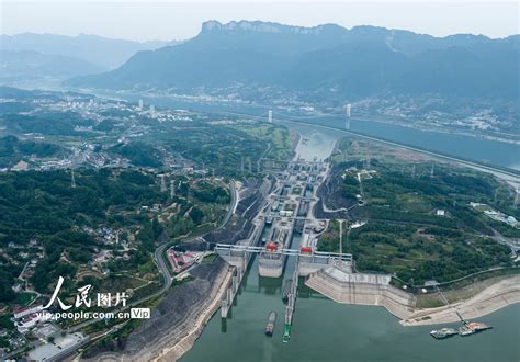 湖北宜昌：三峽船閘2022年前8月貨運量首次突破1億噸 圖片頻道 人民網