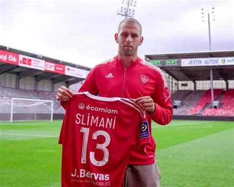 Les Premiers Mots D Islam Slimani Sa Signature Brest