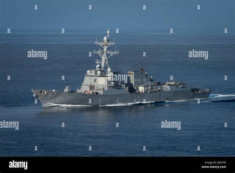 Destroyer Lance Missiles De Classe Arleigh Burke Uss Halsey Banque De