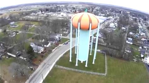 World S Largest Pumpkin Sculpture World Record In Circleville Ohio