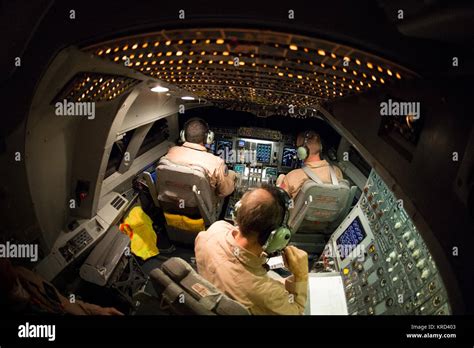 SOFIA New Zealand Deployment Flight 116. SOFIA Boeing 747SP cockpit ...