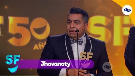 Jhovanoty hace un viaje en el tiempo para estar en dos años