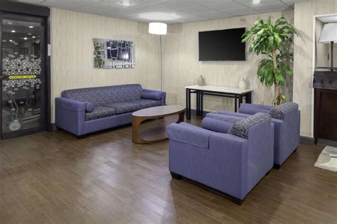 Hampton Inn Newark-Airport Hotel in Newark (NJ) - Room Deals, Photos ...