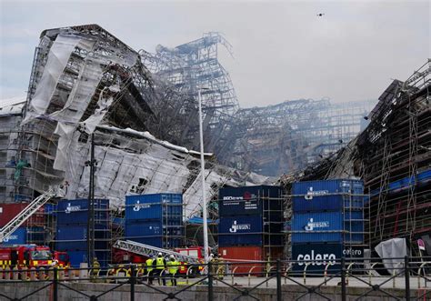 La Fachada De La Antigua Bolsa De Copenhague Finalmente Se Derrumba