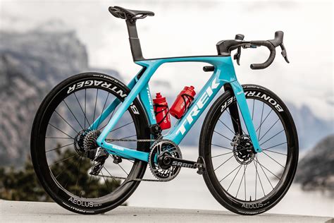 The new Trek Madone SLR is lighter and faster thanks to a big hole in ...