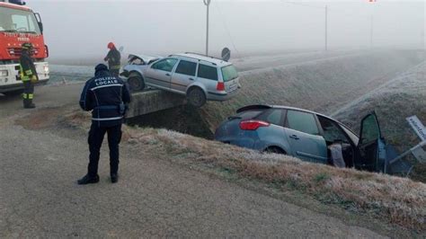 Incidente A Mordano Unauto Nel Fosso Laltra In Bilico Sul Canale