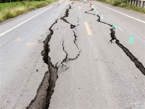 Magnitude Earthquake Strikes Parts Of Punjab K P Azad Kashmir