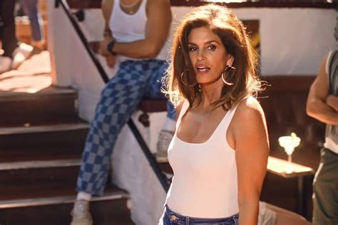 Cindy Crawford Recreates Her Iconic 1992 Pepsi Super Bowl Ad In New