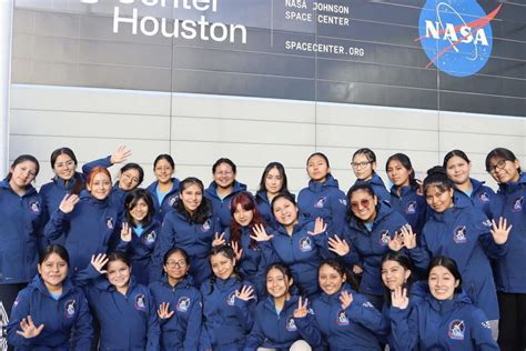 Niñas peruanas que viajaron a sede de NASA reciben ceremonia de