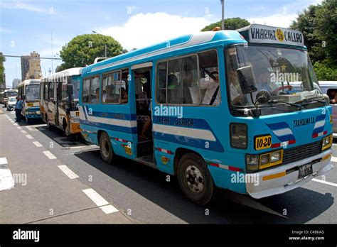 El Autob S De Transporte P Blico En El Centro De La Ciudad De Lima