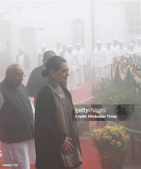 130th Foundation Day Of Congress Party Photos And Premium High Res