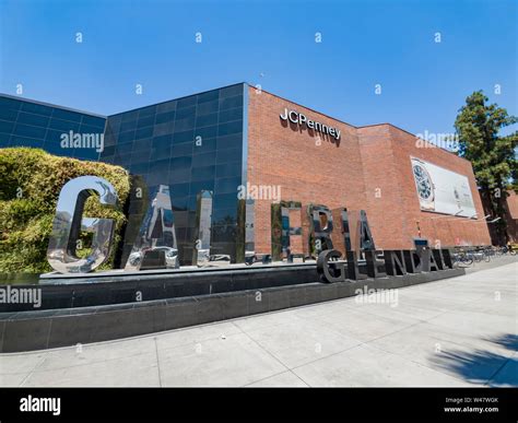 Los Angeles Jul 13 Signo De La Famosa Glendale Galleria Shopping Mall El 13 De Jul De 2019 En