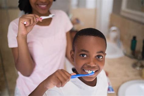 Rinsing After Brushing Your Teeth Right Or Wrong