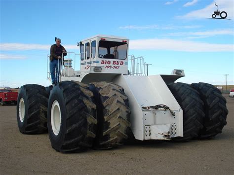 Big Bud Tractor Wallpaper