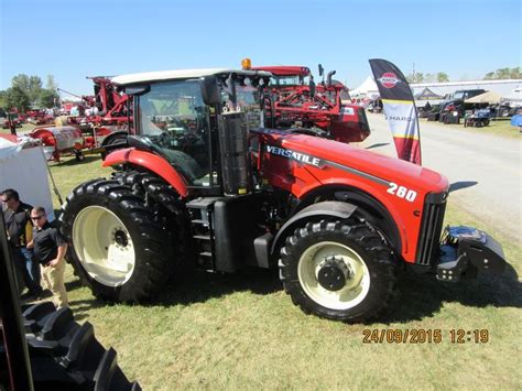 Versatile 260 Tractor Tractors Farm Tractor Farm Equipment