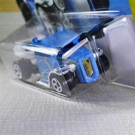 Hot Wheels Gotta Go Treasure Hunt Collectible Model Car Miniature Gift Item For Car Collectors