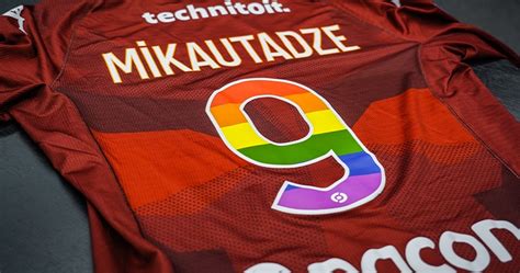 Des Maillots Aux Ench Res Pour Lutter Contre L Homophobie Football