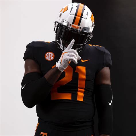 Vols Going 'Dark Mode' Against South Carolina With Black Jerseys and ...