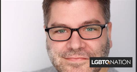 Cómo un hogar de acogida convirtió al hijo gay gordito de una lesbiana obsesionada con Jesús