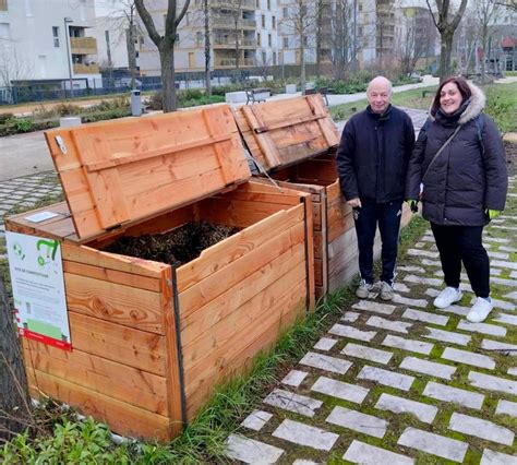 Sathonay Camp Tri des biodéchets un nouveau composteur collectif