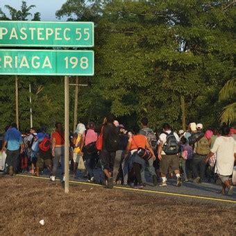 Foto crece la caravana de migrantes en su avance por el sur de México