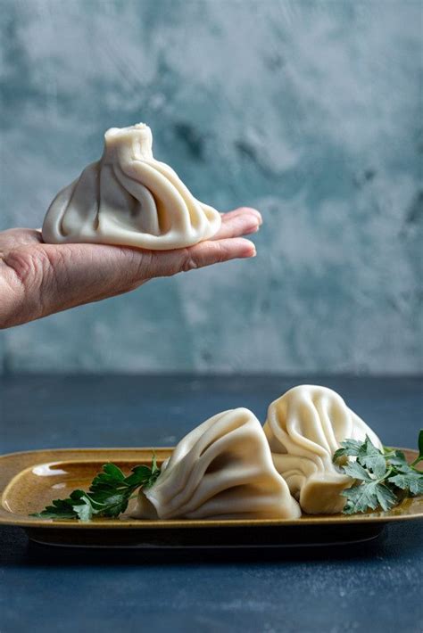 Хинкали, грузинские пельмени, традиционная грузинская кухня. Хинкали на ...