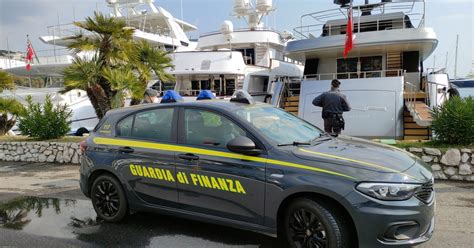 Camorra Maxi Sequestro Da Milioni A Imprenditore Legato Ai Clan