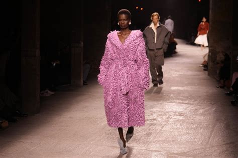 Fashion Week De Milan Une Ode Lenfance Chez Bottega Veneta