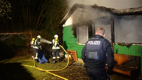 Feuer Im Kleingartenverein Ahrensburg Laube Komplett Abgebrannt SHZ