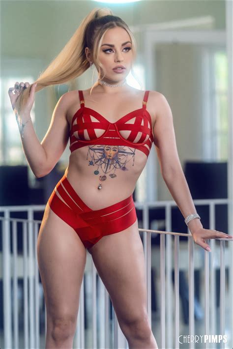 Hot Girls Porn Muse Non Nude 4 Anna Claire Clouds 58 1600x1200 Porn Pic