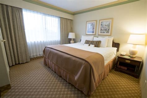 Royal Scot Hotel & Suites Victoria, British Columbia, CA - Reservations.com