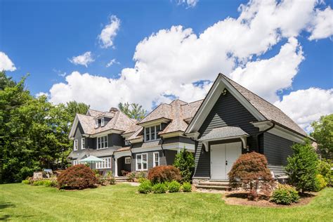 A New Home In The New York Suburbs Traditional Exterior New York