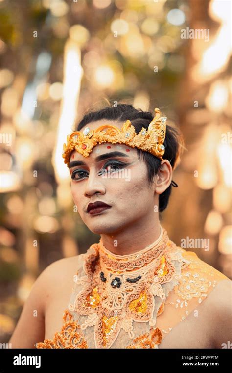 Asian Men Wearing Black Eyeshadow And Red Black Lips On Her Face While Wearing A Gold Crown On