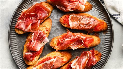 Pan Con Tomate with Jamón Serrano | Lindsey Eats