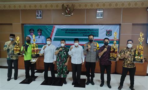 Bupati Lombok Utara Memberikan Penghargaan Inovasi Terbaik Tahun 2021 Sasaka