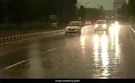 "Delhi Weather Live Updates: Heavy Rain in Delhi Slows Traffic, Delays ...