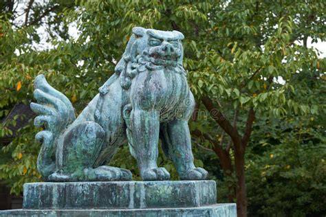 Un Gyo Komainu Lion Dog Guarding The Entrance Of Hokoku Shrine Osaka