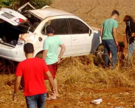 Motorista De 61 Anos Capota Na MG 410 E Morre Ao Ser Arremessado Para