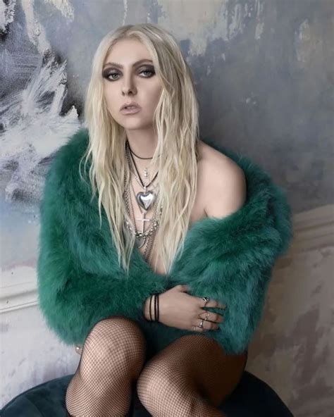 Taylor Momsen 04/22/2023 • CelebMafia