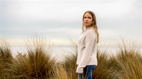 Creating casual beach portraits in the winter - Photofocus