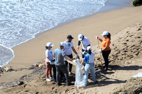 Ministerio De La Juventud Desarrolla Jornada De Limpieza De Playas