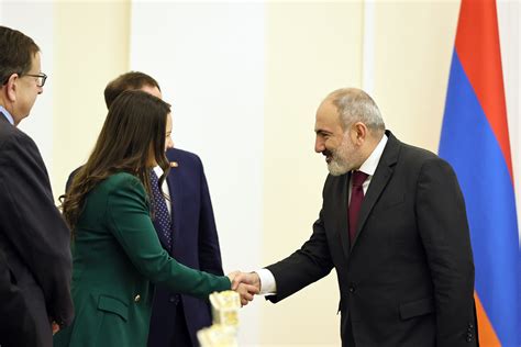 Nikol Pashinyan Receives The Parliamentary Delegation Of Canada Press