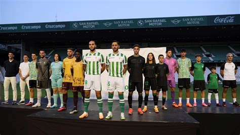 Una vuelta a la tradición así son las camisetas del Córdoba CF para el