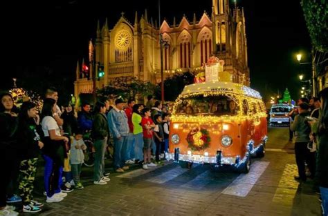 Caravana Navideña con más de 100 combis en Reforma GRATIS