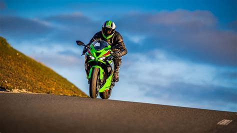 10r車頭、tft儀表上身！2024 Kawasaki Zx 6r 海外發表 Supermoto8