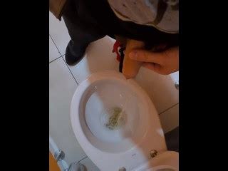 公衆トイレでおしっこ Pornhub Gay