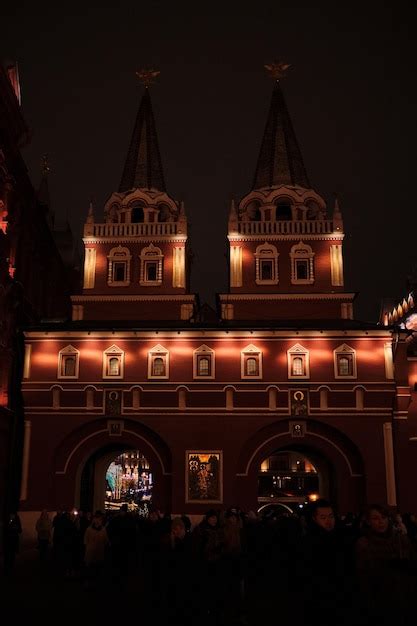 Premium Photo Russia Moscow Resurrection Gate On Red Square At Night