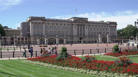 Buckingham Palace side view · Free Stock Photo