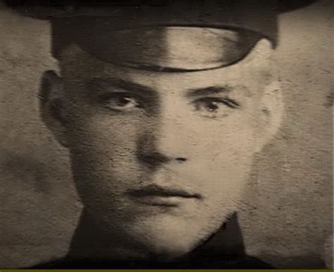 На фото будущий советский маршал Родион Малиновский в Одессе в 1914 ...