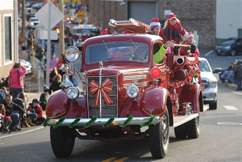 46th Annual Seymour Christmas Parade Kicks Off The Holiday Season